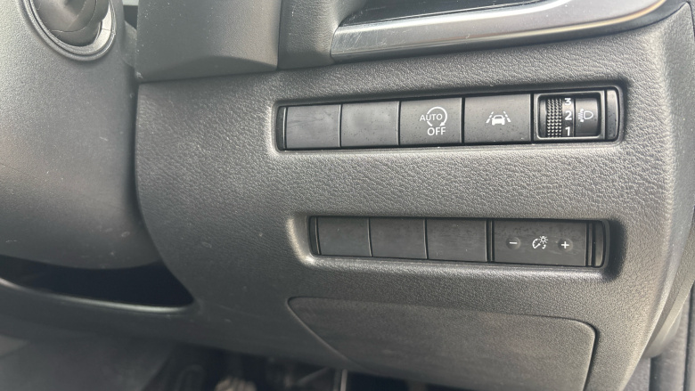 Nissan Qashqai 1.3 DiG-T MH N-Connecta 5dr Petrol Hatchback